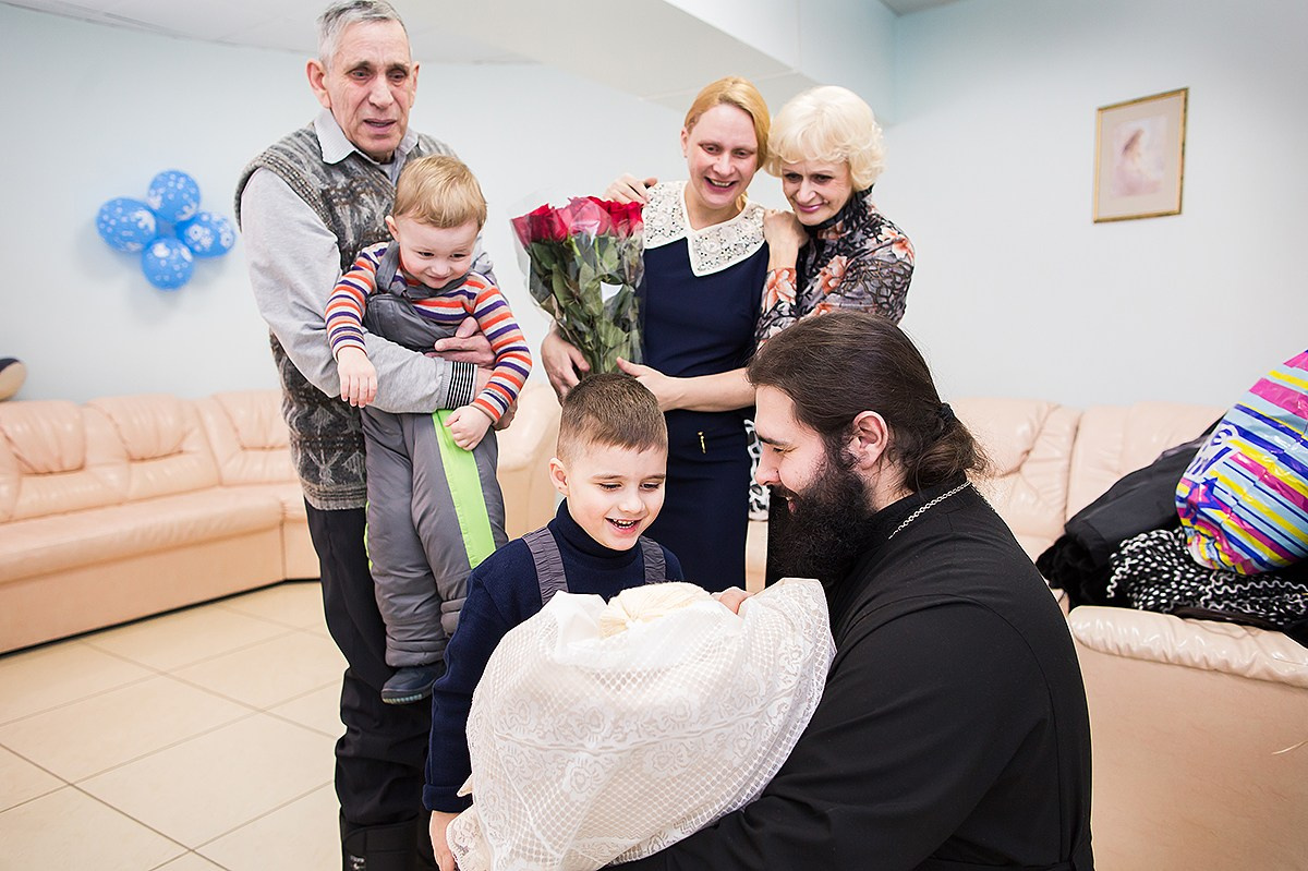 Выписка из роддома. Репортажный, семейный и детский фотограф в Пензе и Заречном Арина Ермилова. Картины барельеф на заказ