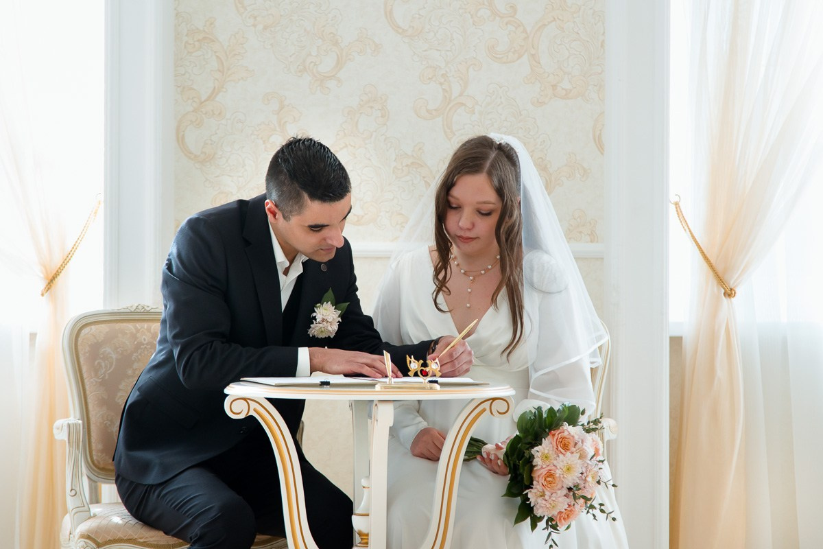 Свадебная фотосессия в ЗАГСе. Свадебный фотограф в Санкт-Петербурге Антон Владимиров
