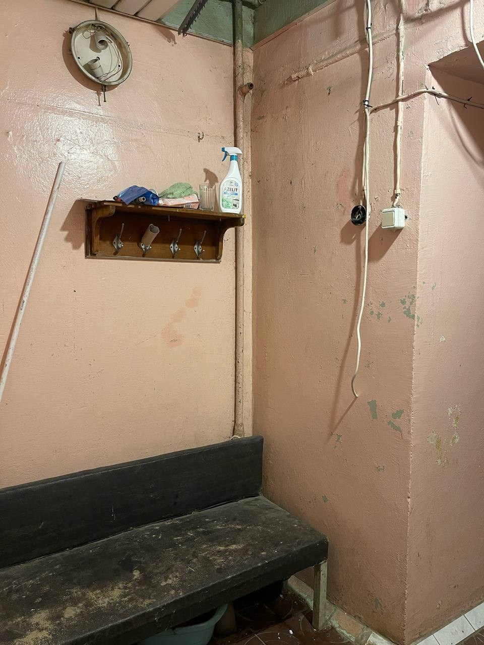 Туалет (1 этаж). Кино в НИИ СНЕГИРИ (Very Strong Place) — Москва