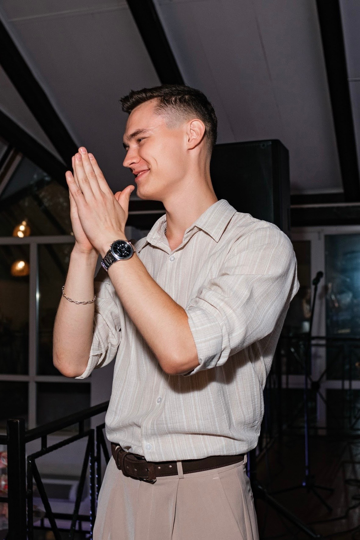 Ведущий Александр Савочкин