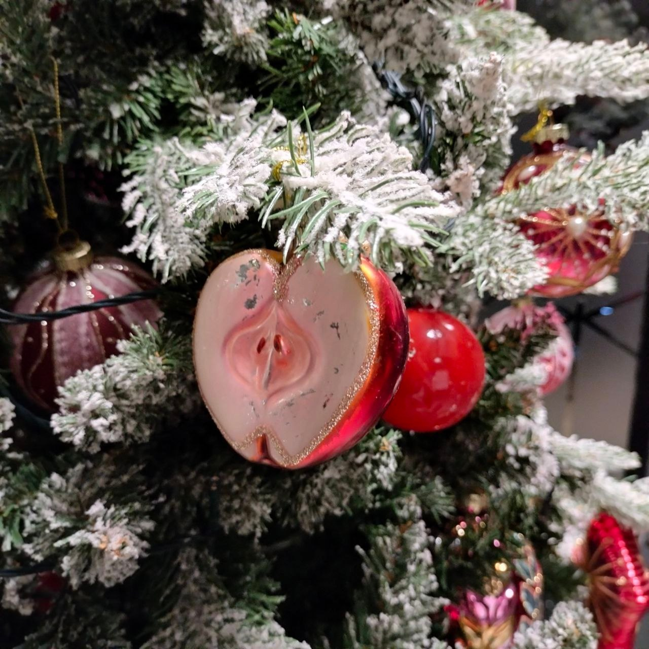 украшение ёлки. новый год. новогоднее украшение