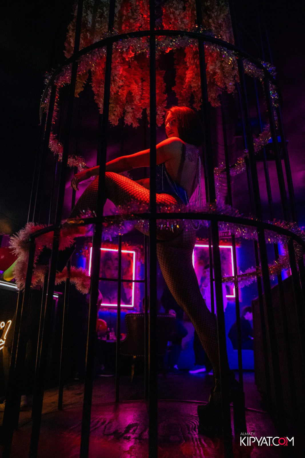 UYAT EMES BAR. КИПЯТКОМ АЛМАТЫ!