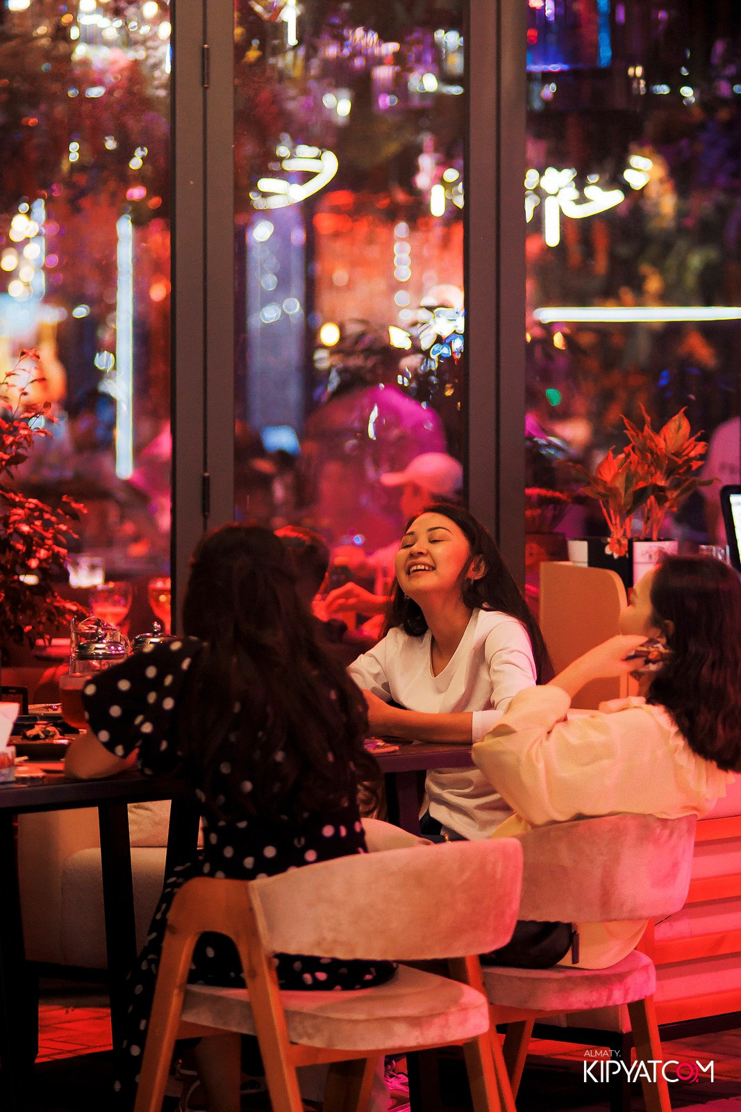 FRIENDS BAR & TERRACE. КИПЯТКОМ АЛМАТЫ!