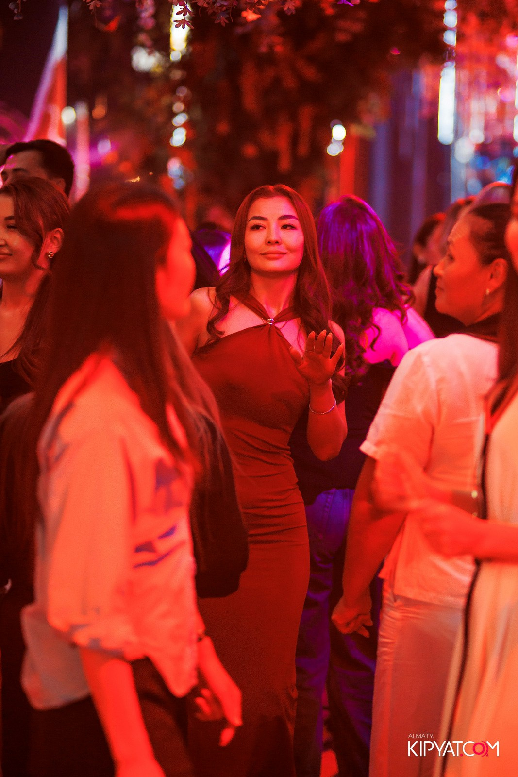 FRIENDS BAR & TERRACE. КИПЯТКОМ АЛМАТЫ!