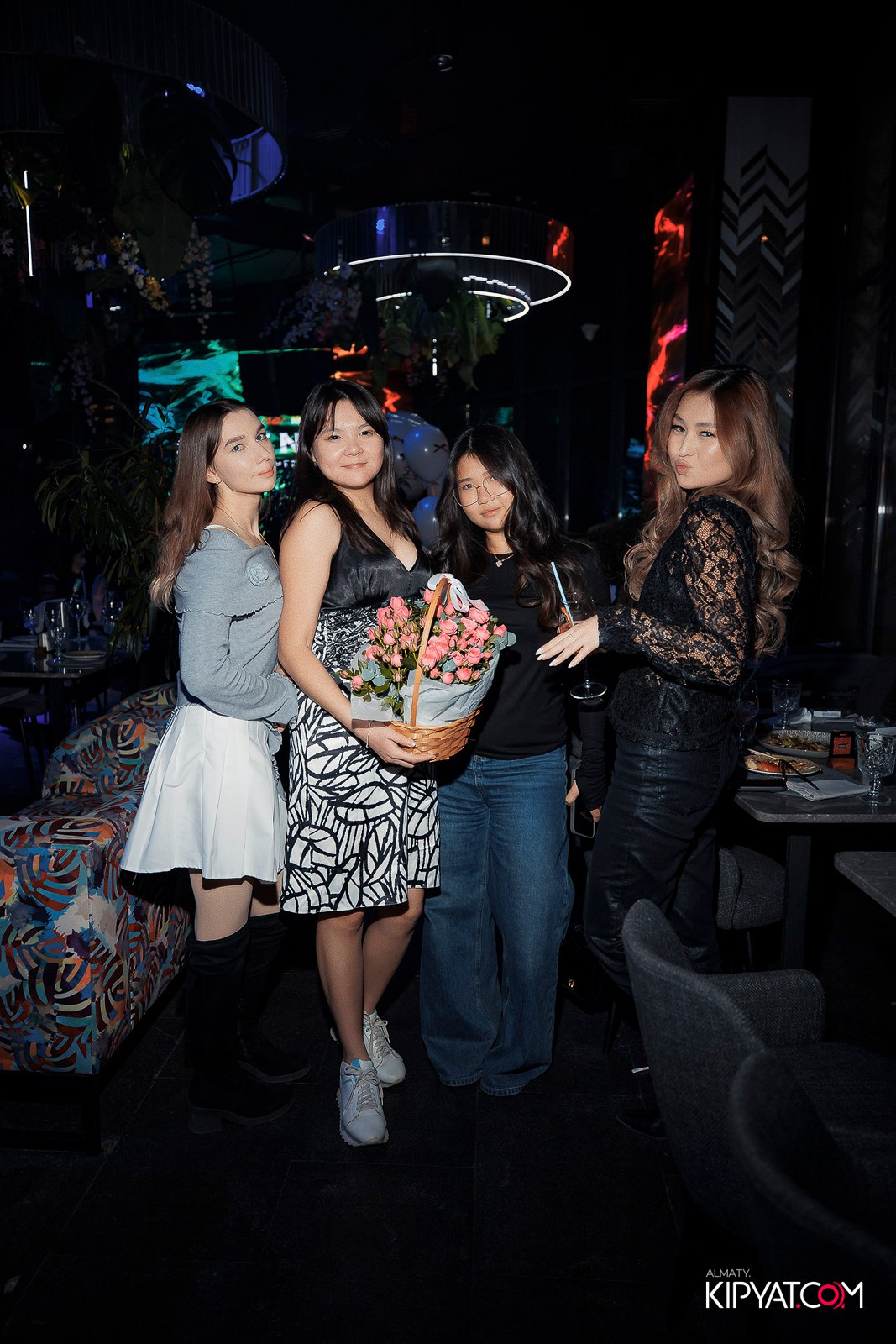 FRIENDS BAR & TERRACE. КИПЯТКОМ АЛМАТЫ!