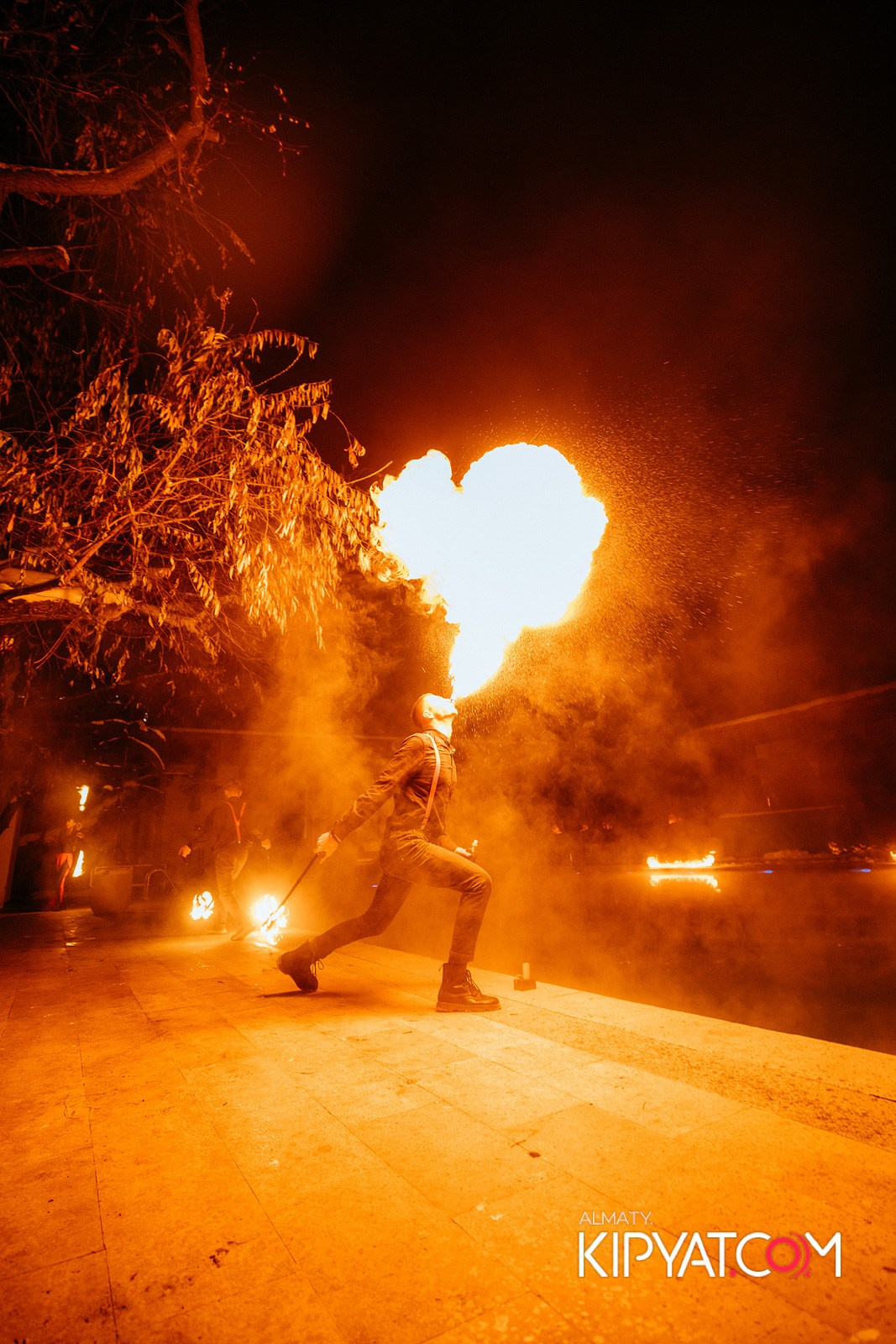 EDEN BAR & RESTAURANT. КИПЯТКОМ АЛМАТЫ!