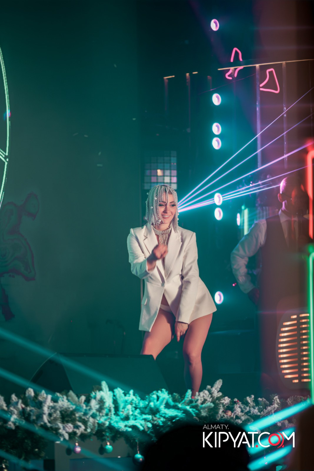 SANTA BARBARA — ПИТ ДЖЕЙСОН (ГР. ПРЕМЬЕР-МИНИСТР) И ИЛЬЯ ЗУДИН (ГР. ДИНАМИТ) НА ПРЕДНОВОГОДНЕЙ ВЕЧЕРИНКЕ. КИПЯТКОМ АЛМАТЫ!