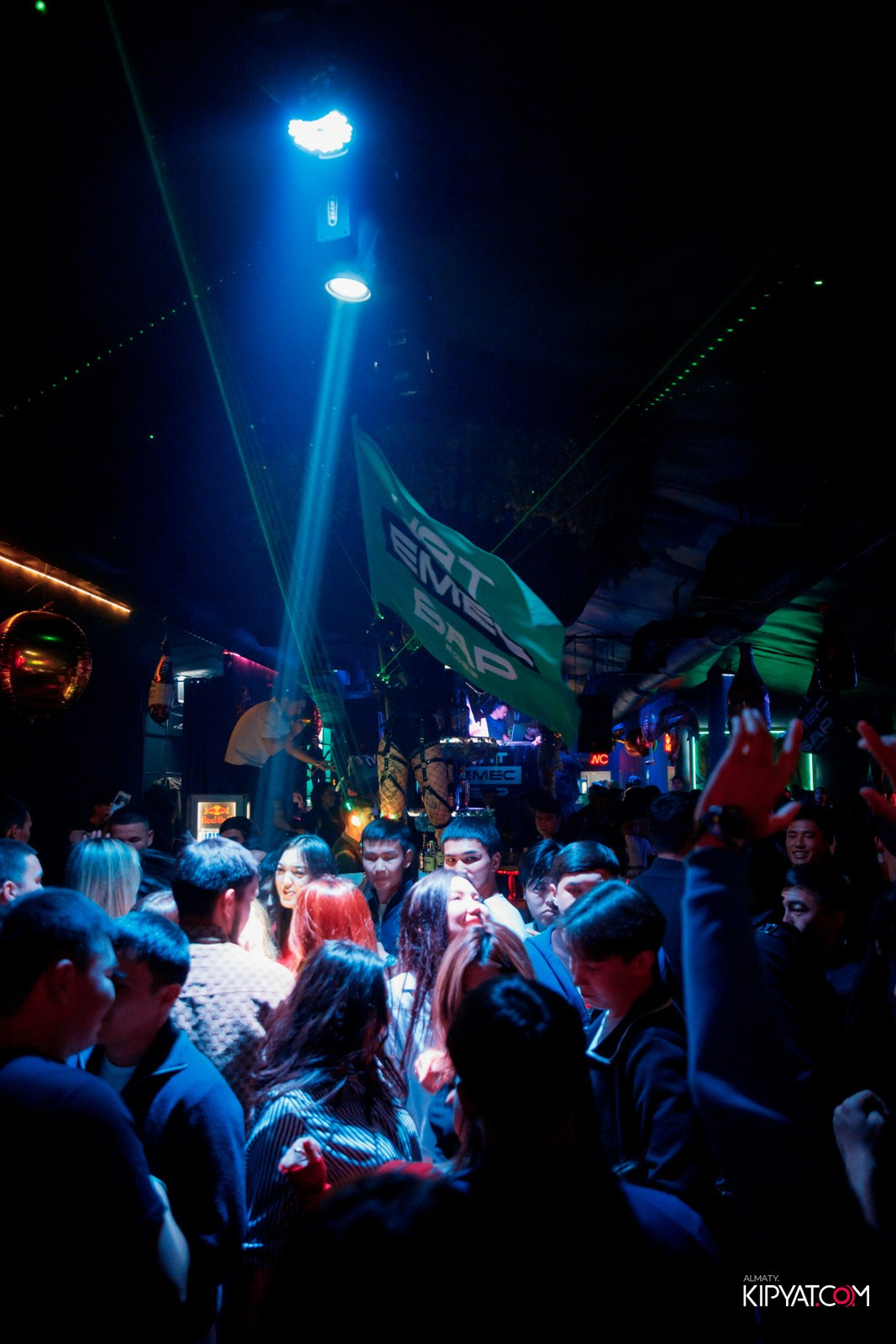 UYAT EMES BAR. КИПЯТКОМ АЛМАТЫ!