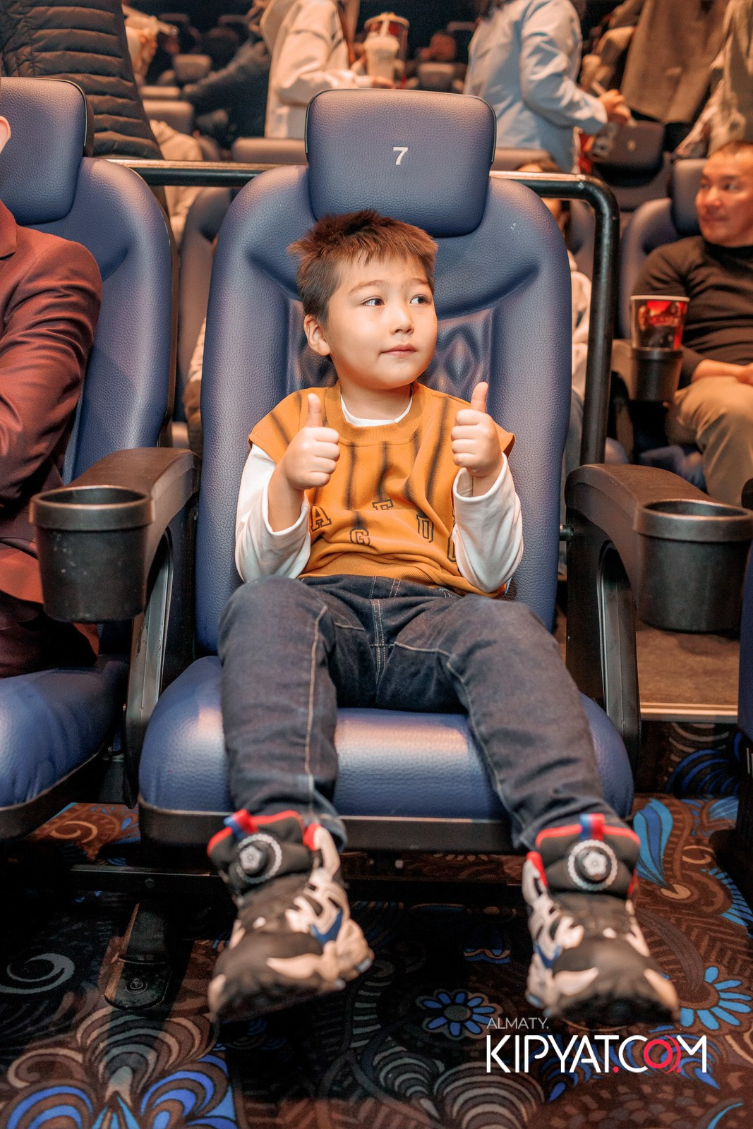 ПРЕЗЕНТАЦИЯ 8 ГРУППЫ КИНОПРОЕКТА «STARBALALAR». КИПЯТКОМ АЛМАТЫ!