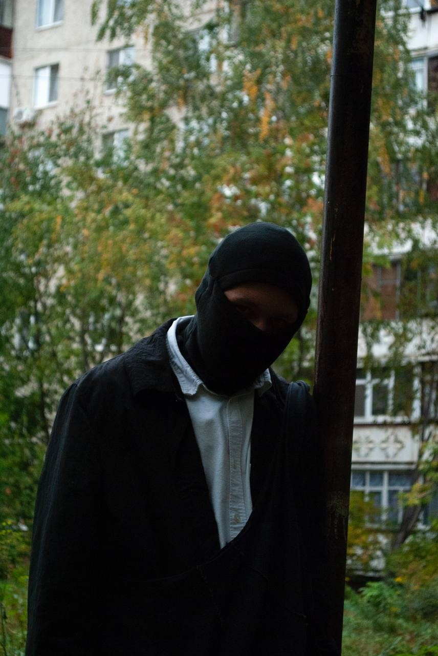 Уличная съемка — Иван. Портретный фотограф в Орле. Готовые фото за 3 дня! Помощь в позировании. Советы по организации