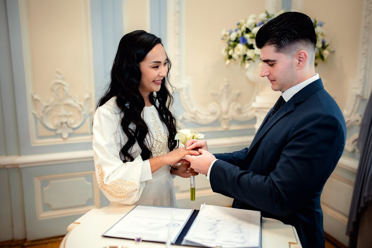 Свадебная фотосессия в ЗАГСе. Свадебный фотограф в Санкт-Петербурге Антон Владимиров