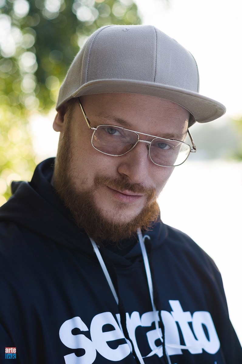 Уличная фотосессия, фотопрогулка, портрет, стрит фото. Репортажный фотограф в Москве Артём Соболев