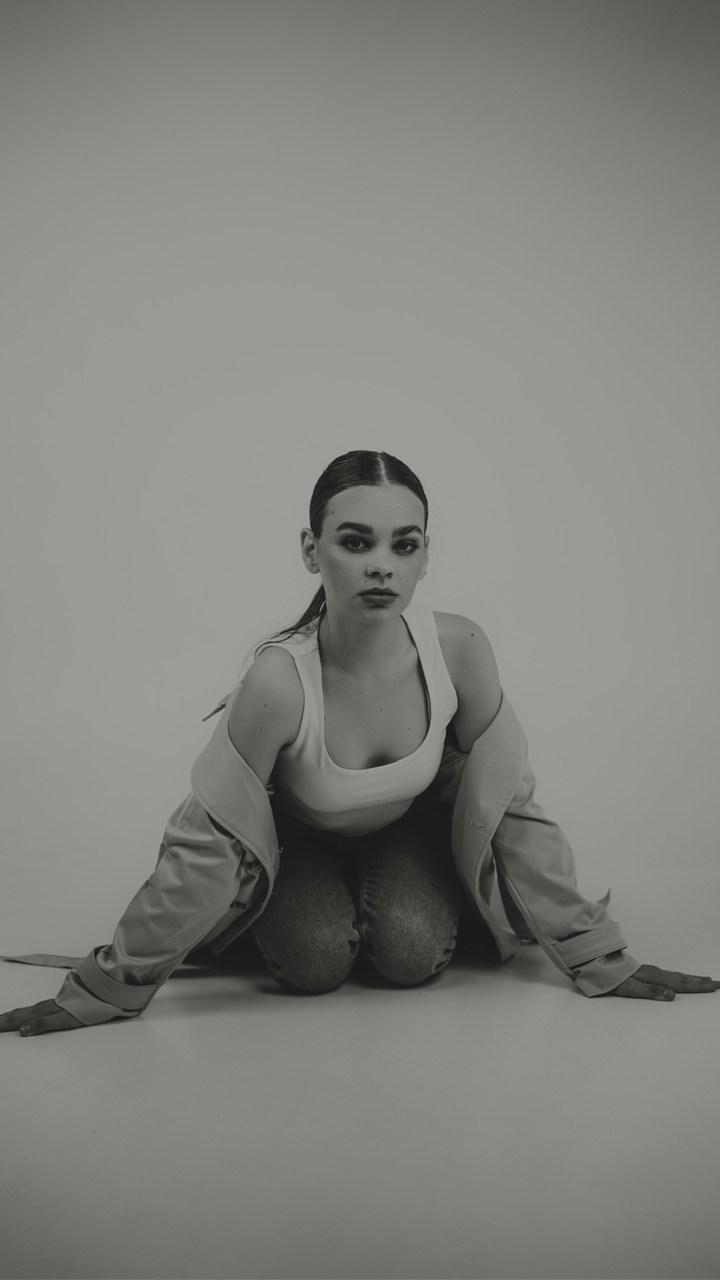 Черно-белая фотосессия на циклораме в фотостудии Новочеркасска «Рафинад». Свадебный фотограф в Ростове-на-Дону. Таинство Крещения и Венчания, семейные фотосессии. Алёна Чёботова