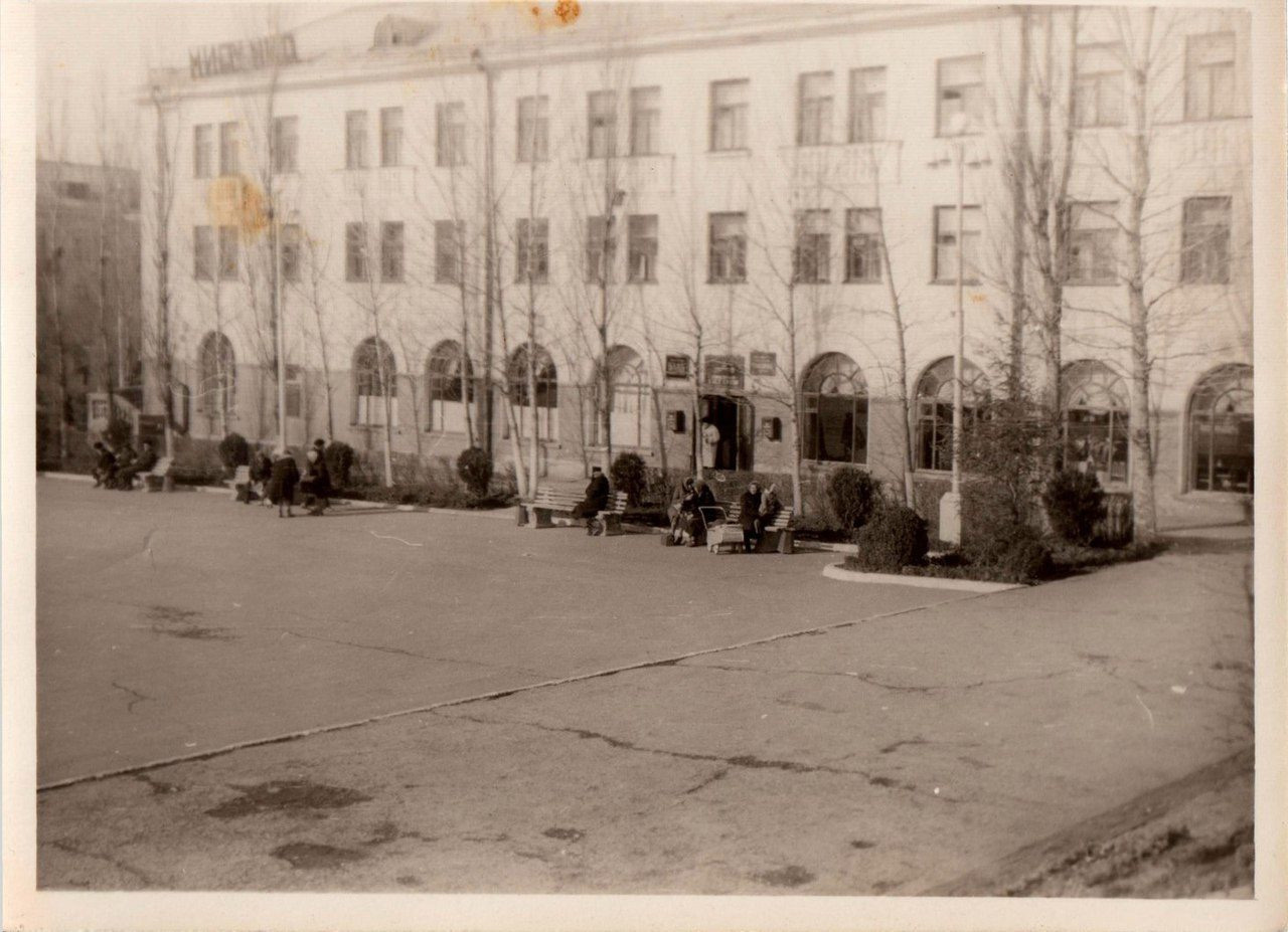 Площадь Ленина. Фотоальбом истории города Лермонтов