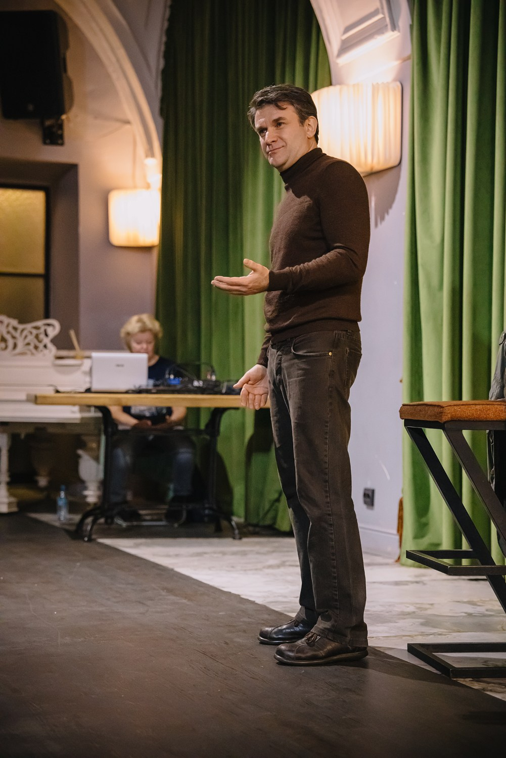 «Истории из чемодана | Довлатов», Леонид Таранов. Фотограф Михаил Ряховский