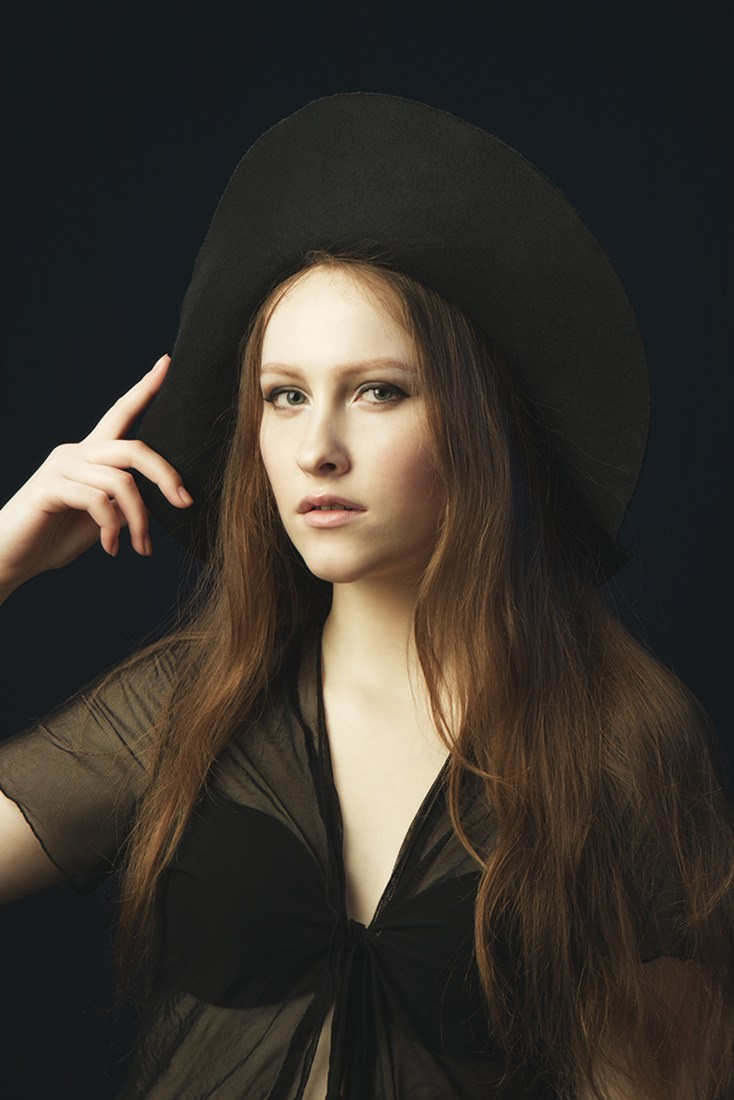 Потрет девушки в стиле художественного произведения. Фотосессия в фотостудии «Light & Soul» I Нижний Новгород.