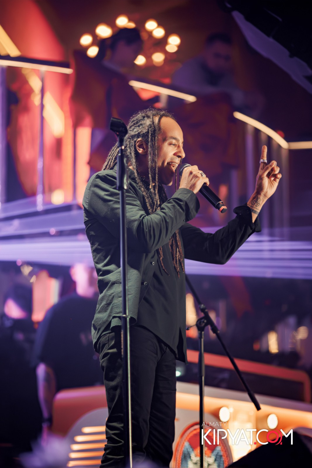 SANTA BARBARA — ПИТ ДЖЕЙСОН (ГР. ПРЕМЬЕР-МИНИСТР) И ИЛЬЯ ЗУДИН (ГР. ДИНАМИТ) НА ПРЕДНОВОГОДНЕЙ ВЕЧЕРИНКЕ. КИПЯТКОМ АЛМАТЫ!