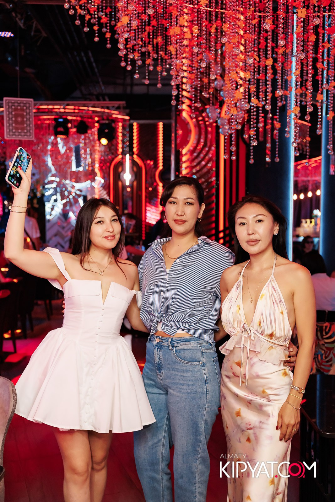 FRIENDS BAR & TERRACE. КИПЯТКОМ АЛМАТЫ!