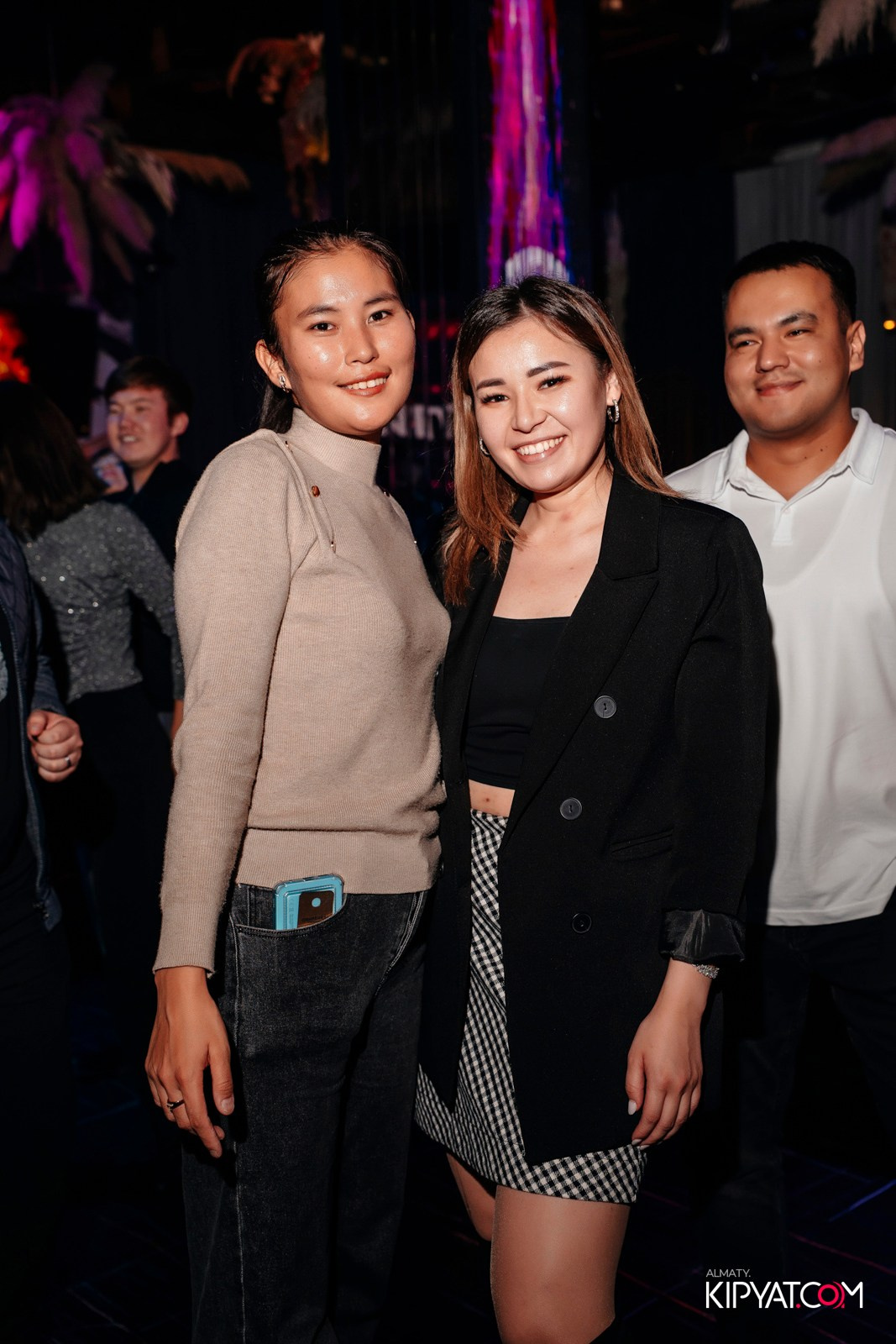 БАР ПАНАЕХАЛИ НА ТОЛЕ БИ. КИПЯТКОМ АЛМАТЫ!