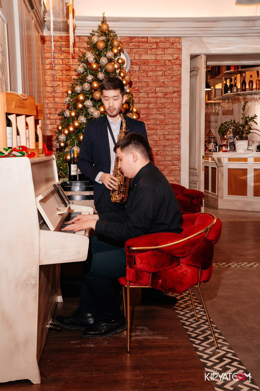 LAUREATE GRAND CAFÉ. КИПЯТКОМ АЛМАТЫ!