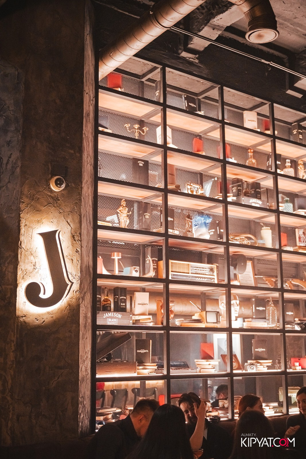 РЕСТО-БАР СКАНДАЛИСТЪ. КИПЯТКОМ АЛМАТЫ!