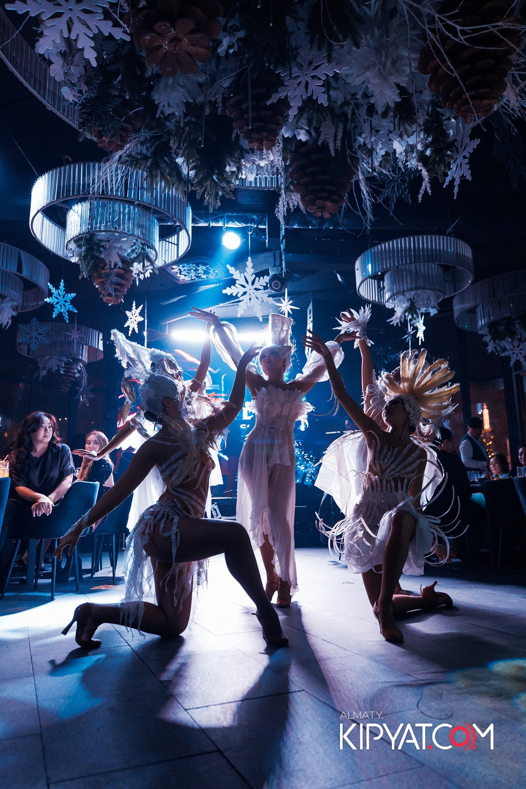 FRIENDS BAR & TERRACE. КИПЯТКОМ АЛМАТЫ!