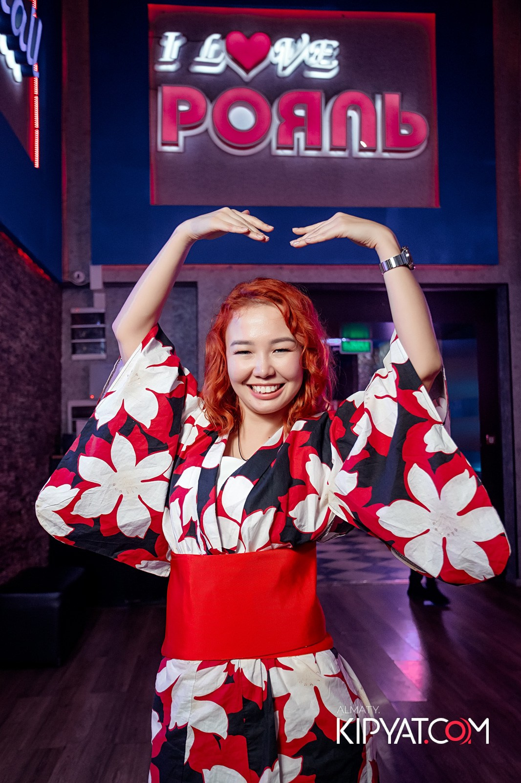 КАРАОКЕ-БАР РОЯЛЬ НА НУРМАКОВА. КИПЯТКОМ АЛМАТЫ!