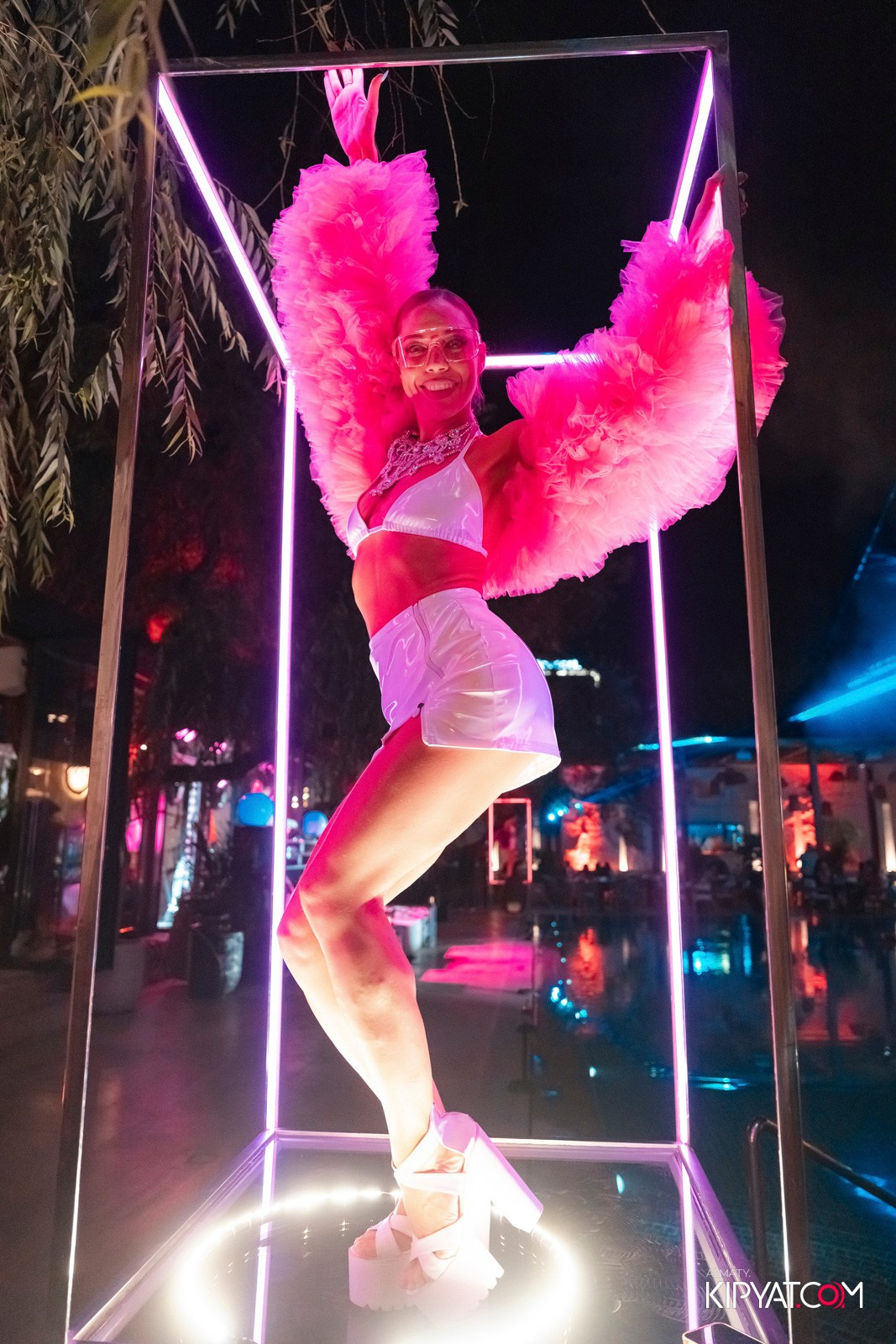 EDEN POOL & BAR. КИПЯТКОМ АЛМАТЫ!