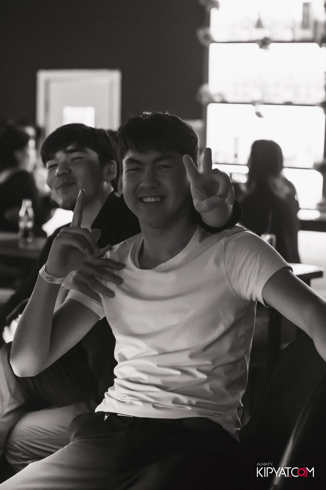 UYAT EMES BAR. КИПЯТКОМ АЛМАТЫ!