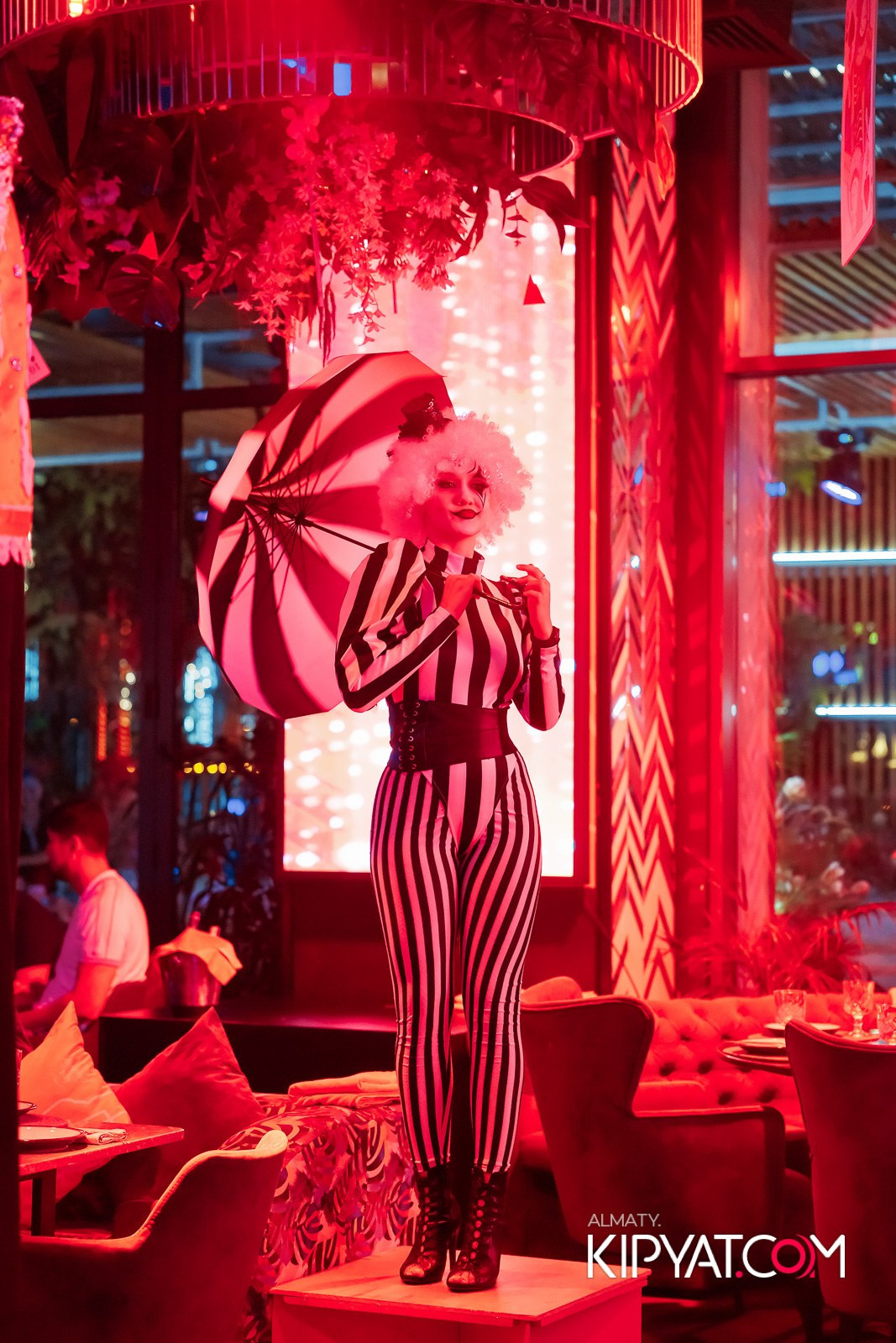 FRIENDS BAR & TERRACE. КИПЯТКОМ АЛМАТЫ!