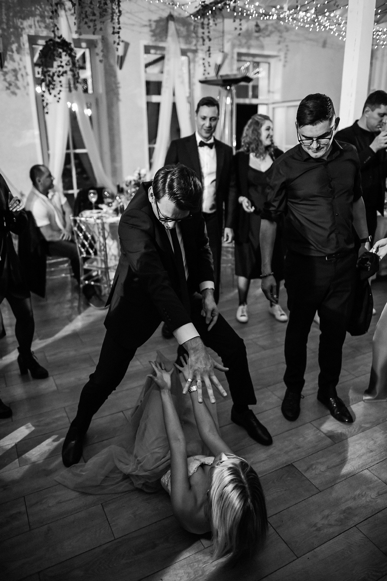 🔥 Саша и Катя — драйвовая свадебная вечеринка Красноярска в Шато white. 📸 Свадебный и семейный фотограф в Красноярске Тихомиров Евгений | 17 лет опыта | 800+ свадеб