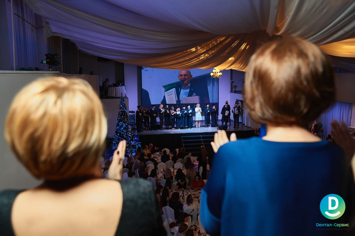 Новогодний корпоративный репортаж Дентал Сервис. Репортажный и женский фотограф в Новосибирске
