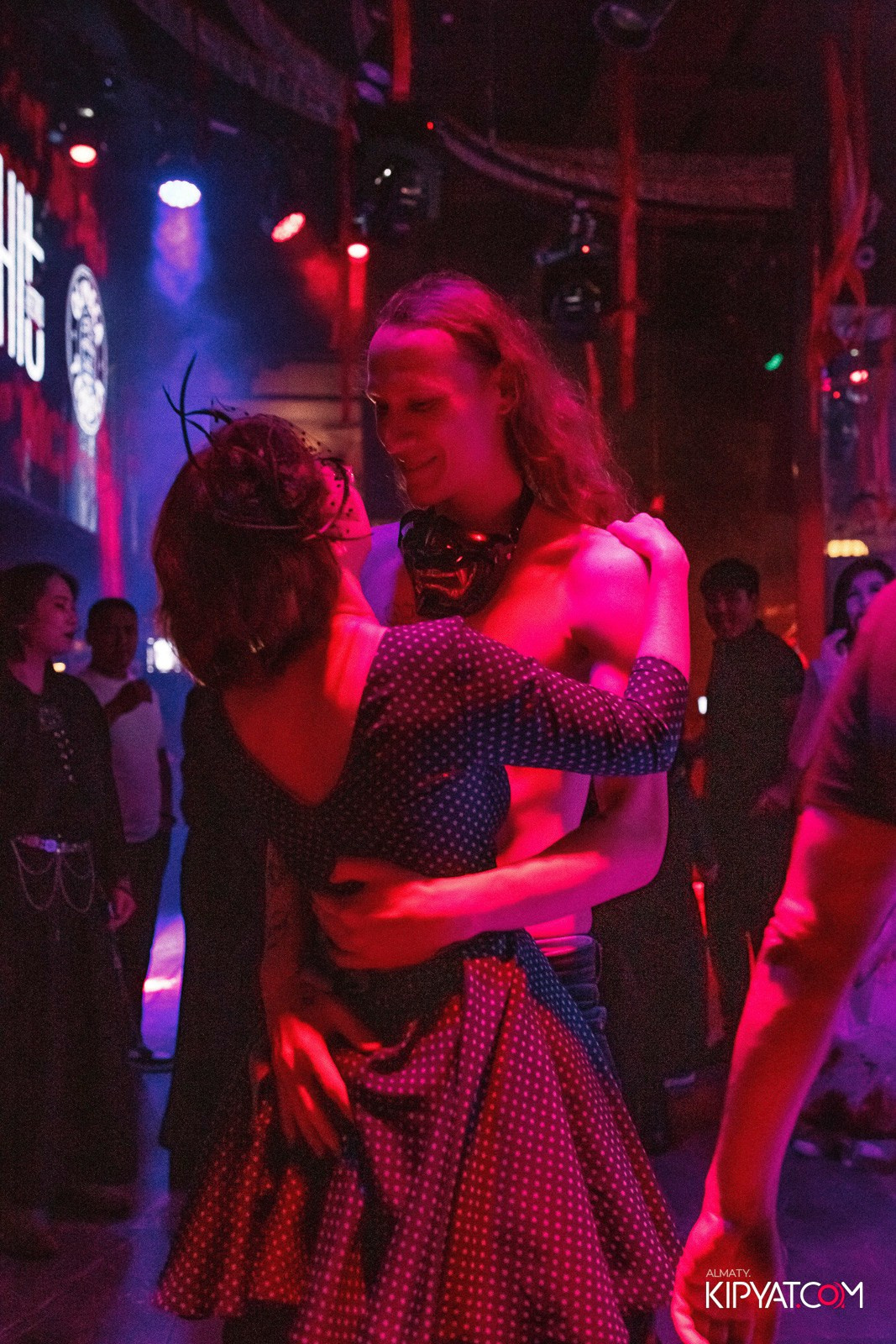 БАЛ НЕЧИСТИ В HIT RETRO. КИПЯТКОМ АЛМАТЫ!