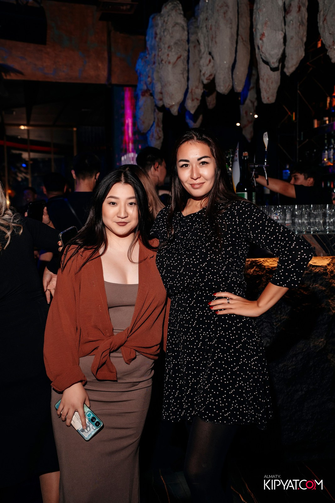 БАР ПАНАЕХАЛИ НА ТОЛЕ БИ. КИПЯТКОМ АЛМАТЫ!