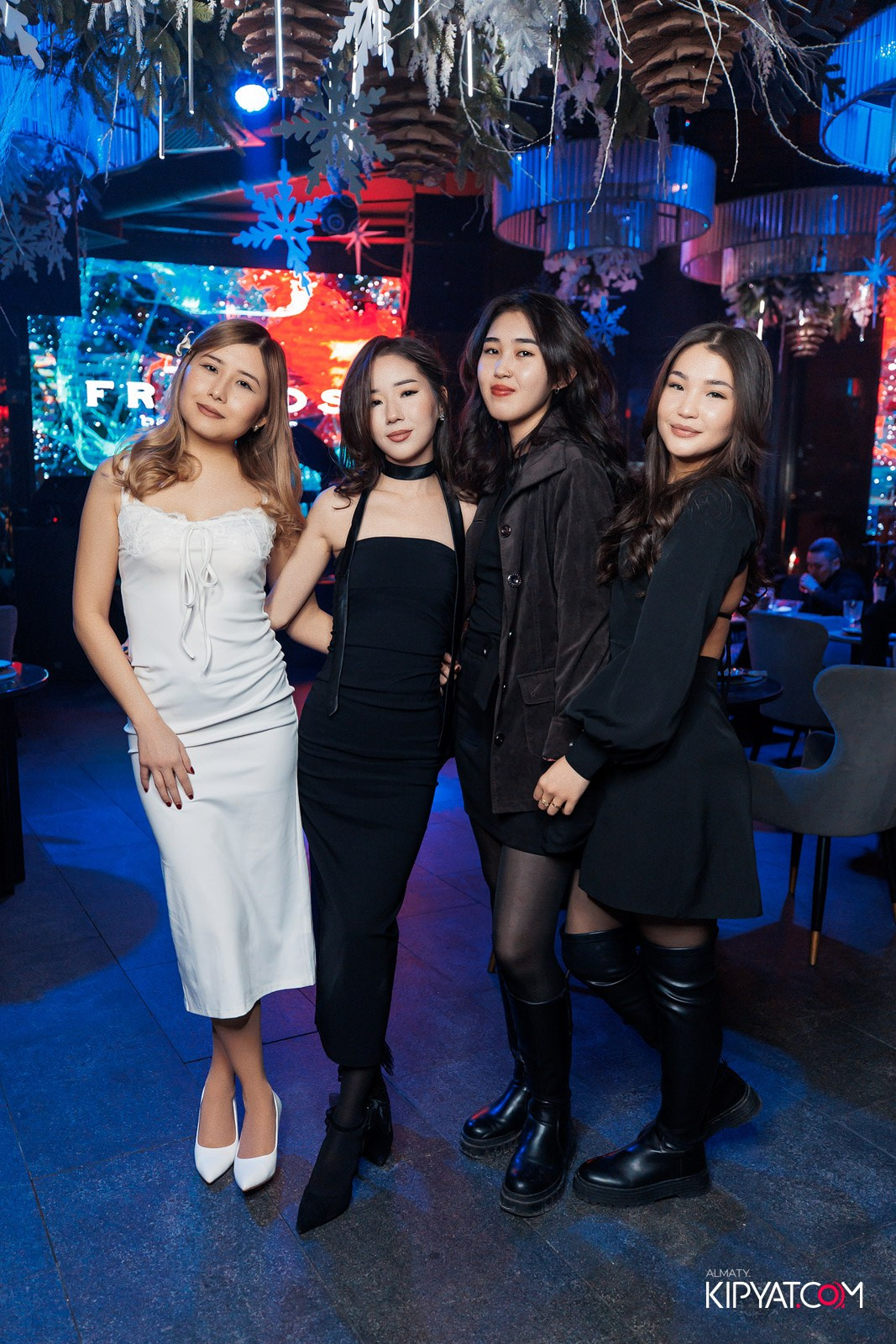 FRIENDS BAR & TERRACE. КИПЯТКОМ АЛМАТЫ!