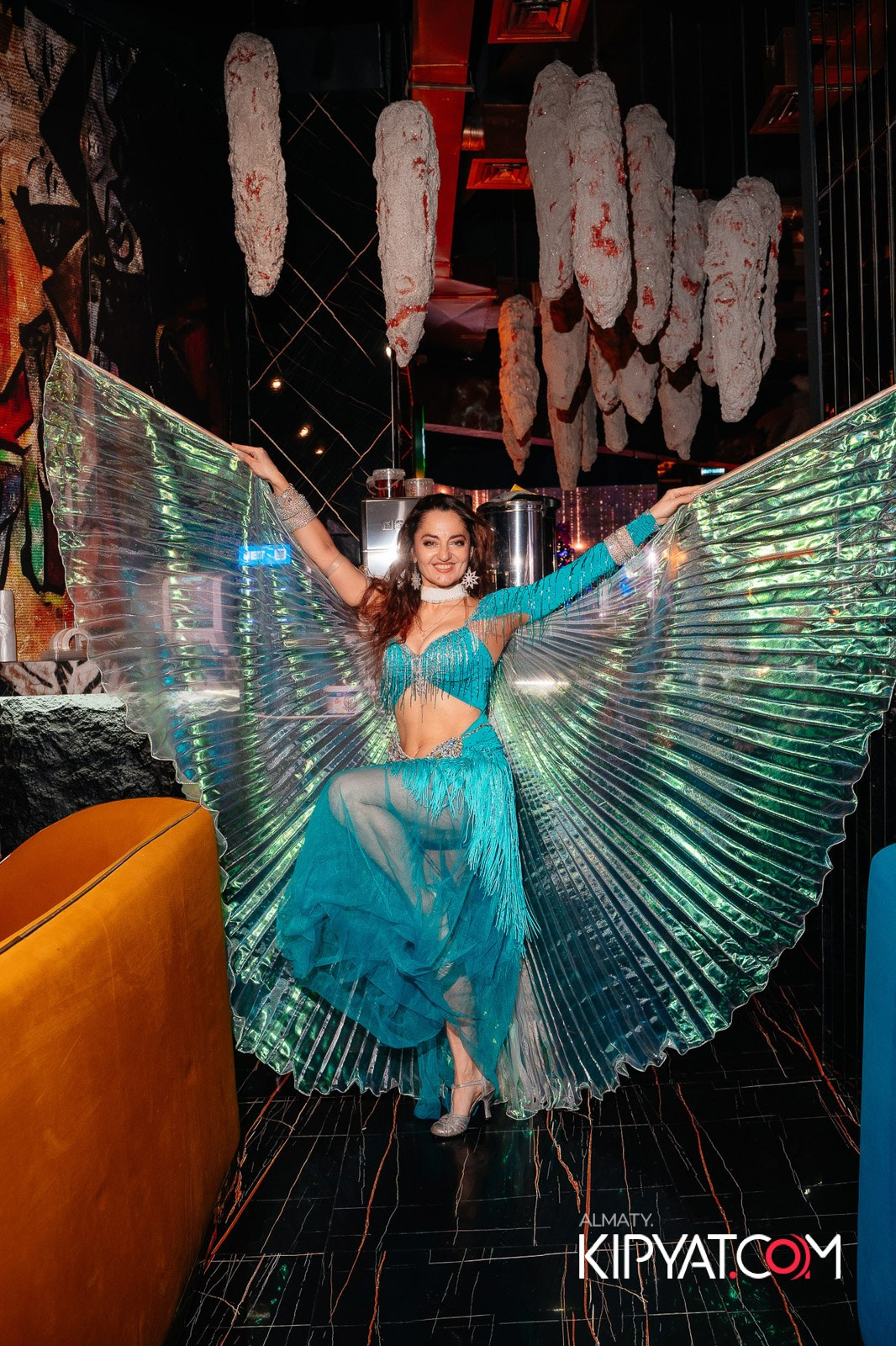 БАР ПАНАЕХАЛИ НА ТОЛЕ БИ. КИПЯТКОМ АЛМАТЫ!