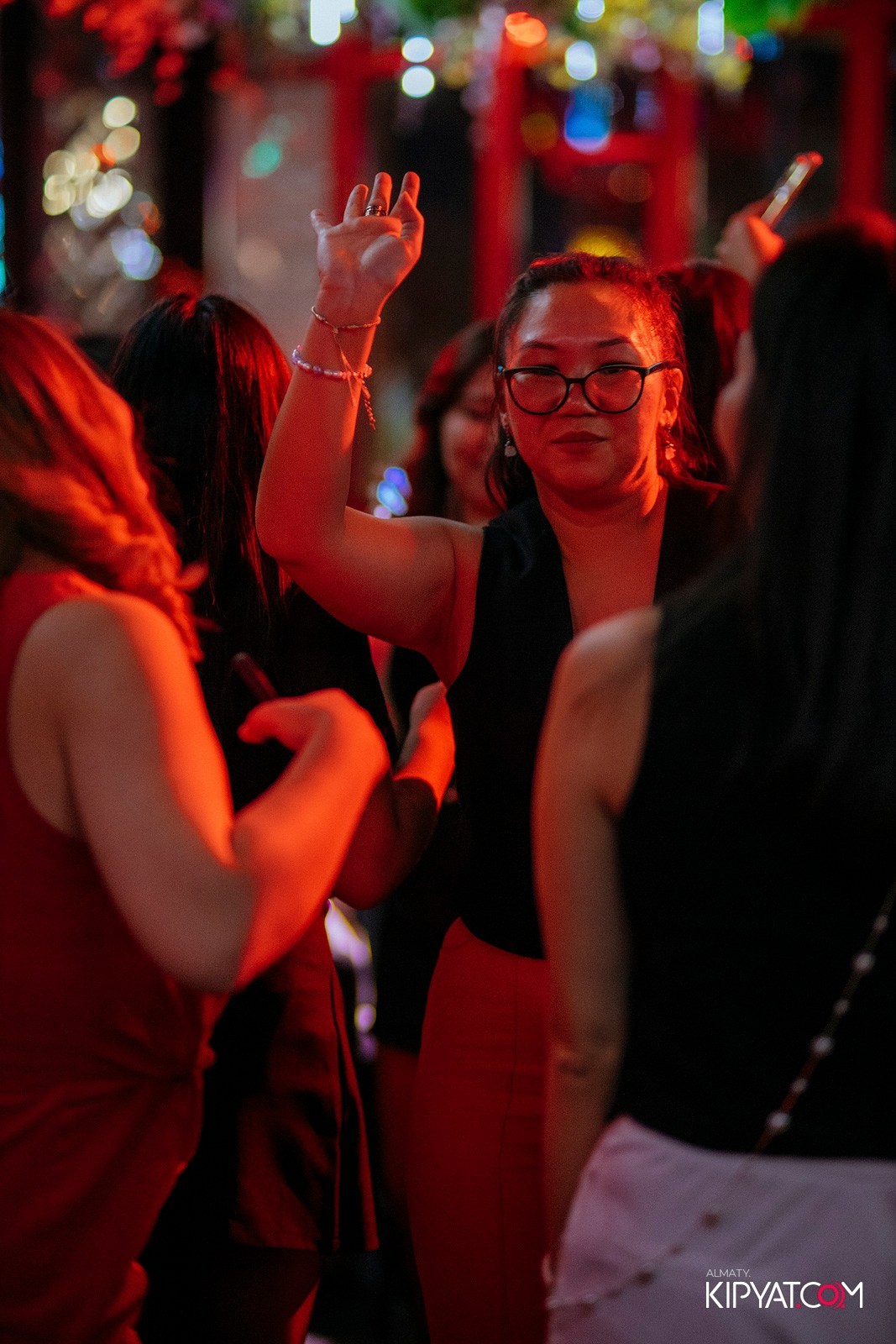 FRIENDS BAR & TERRACE. КИПЯТКОМ АЛМАТЫ!