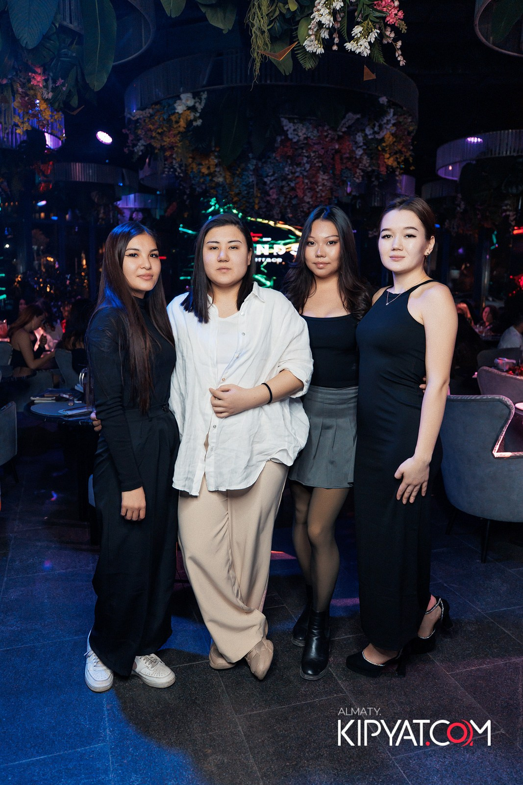 FRIENDS TERRACE & BAR. КИПЯТКОМ АЛМАТЫ! Фотосъемка мероприятий в Алматы