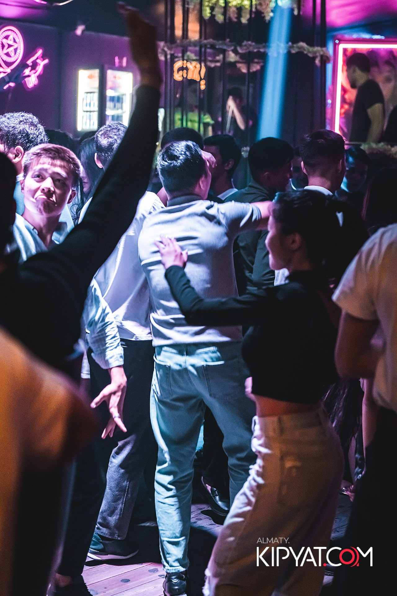 Uyat Emes Ваr. КИПЯТКОМ АЛМАТЫ!