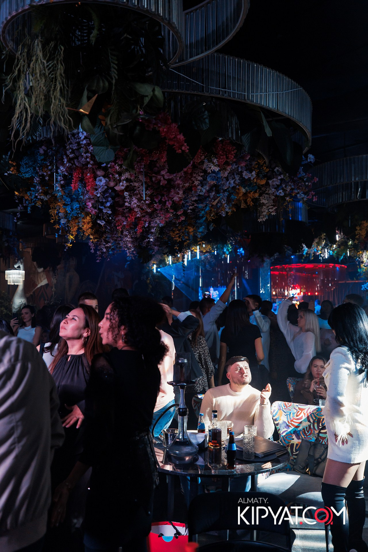 FRIENDS BAR & TERRACE. КИПЯТКОМ АЛМАТЫ! Фотосъемка мероприятий в Алматы