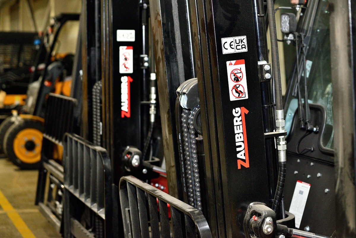 Центр технического обслуживания. Фотограф Сергей Сергеев