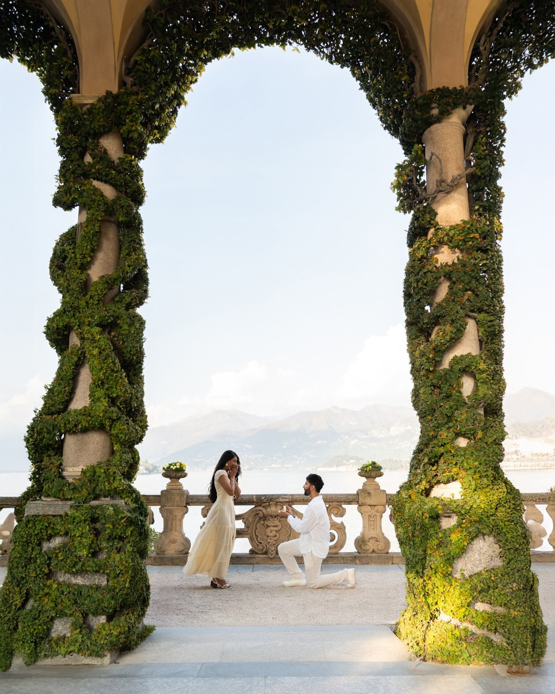 Couple under the arches, Villa del Balbianello