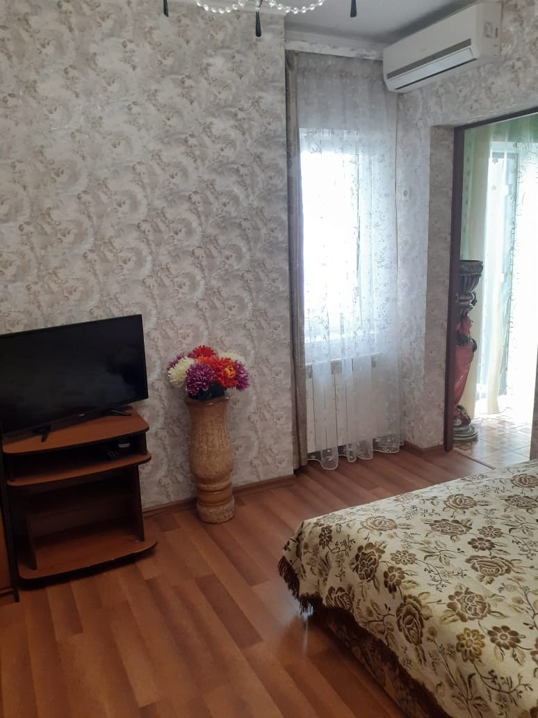 Ул. Революции 9. Отдых в Евпатории без забот — аренда жилья, трансфер, размещение под ключ