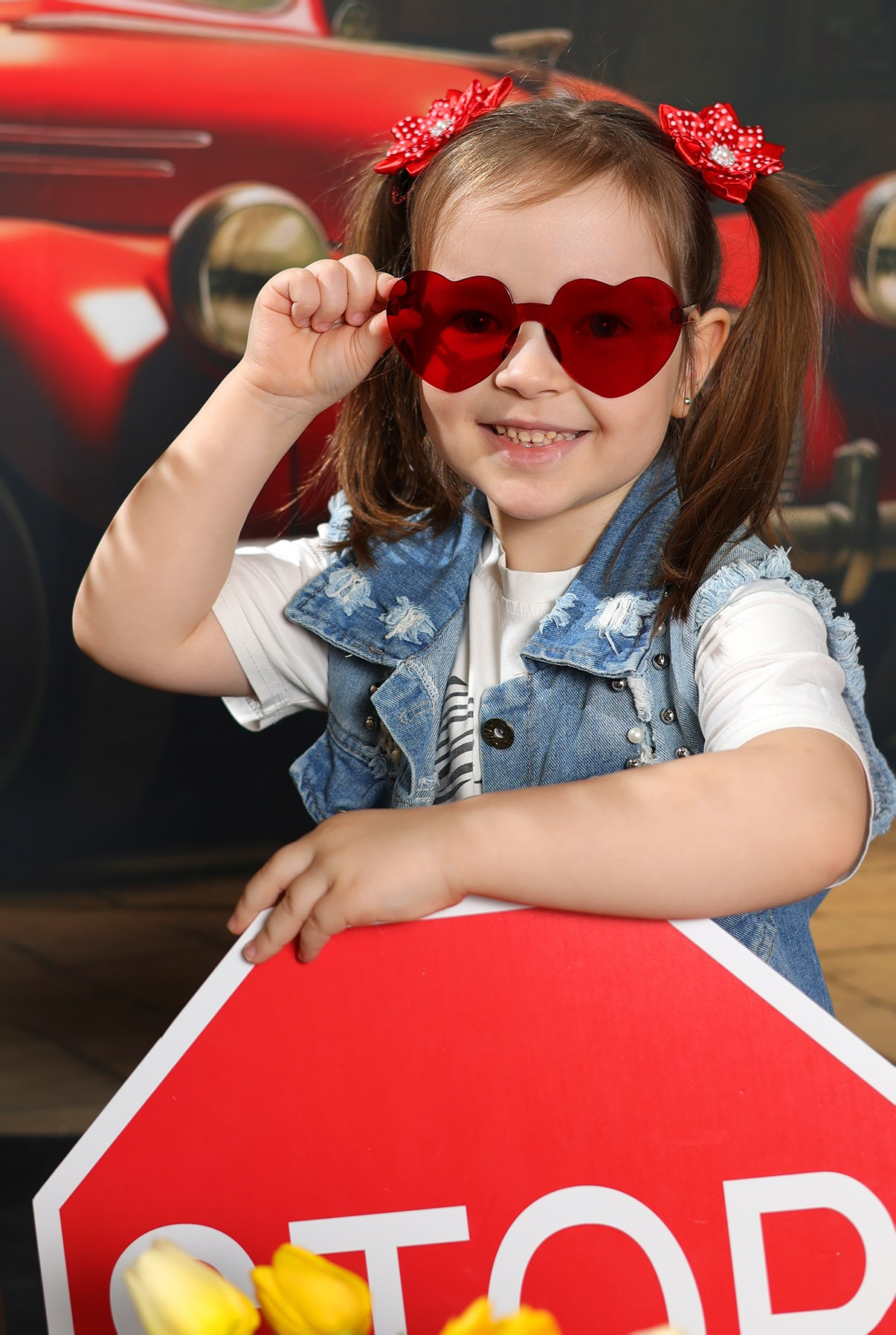 Гараж. Выпускные альбомы в Иваново в детский сад и школу. Александр и Светлана Янкины