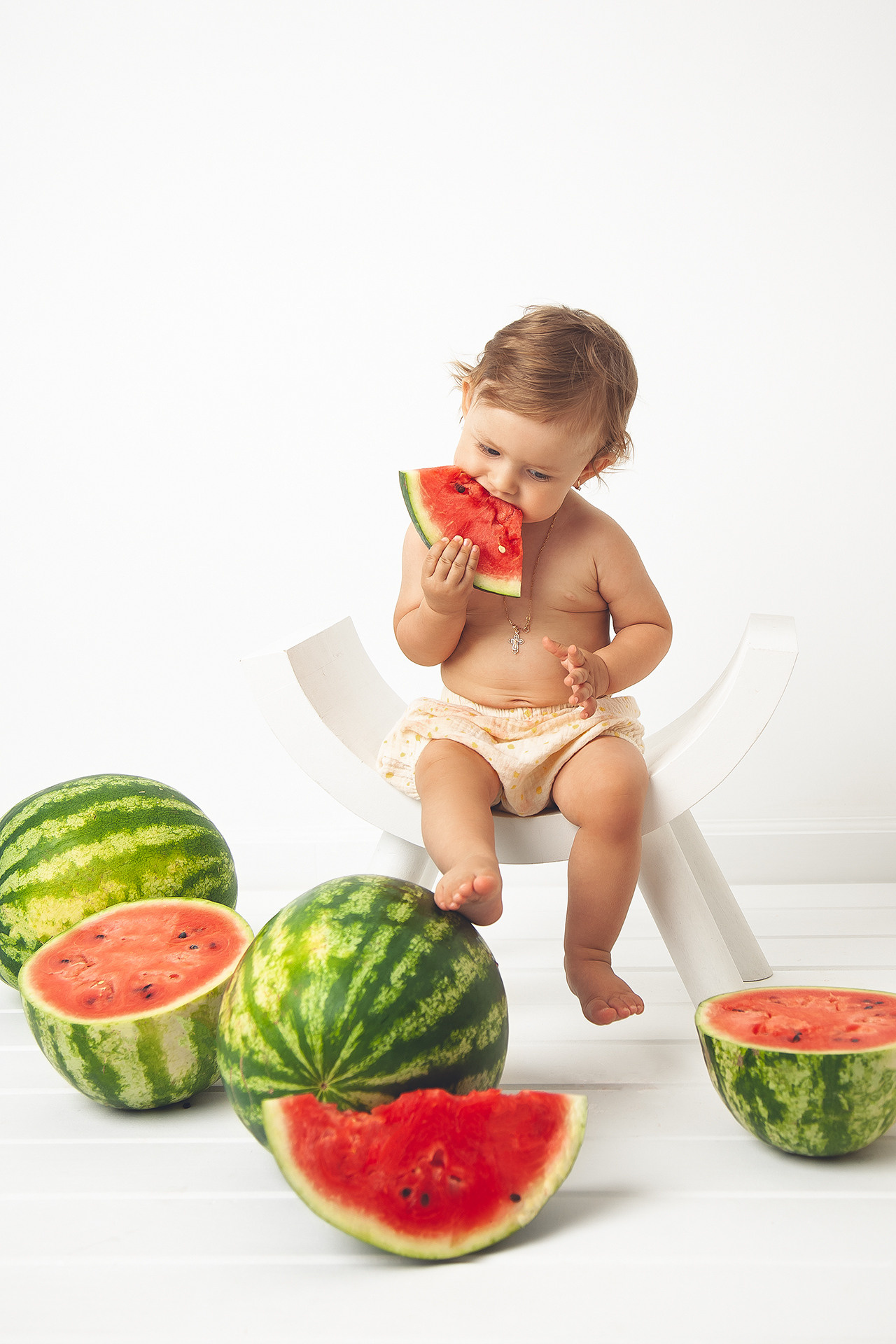 сочное фото с арбузами в студии