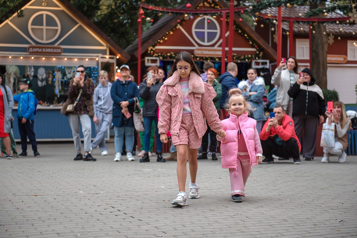 Парк Ривьера дефиле HAPPYkids. Семейный и коммерческий фотограф в Сочи Александр Бодунов