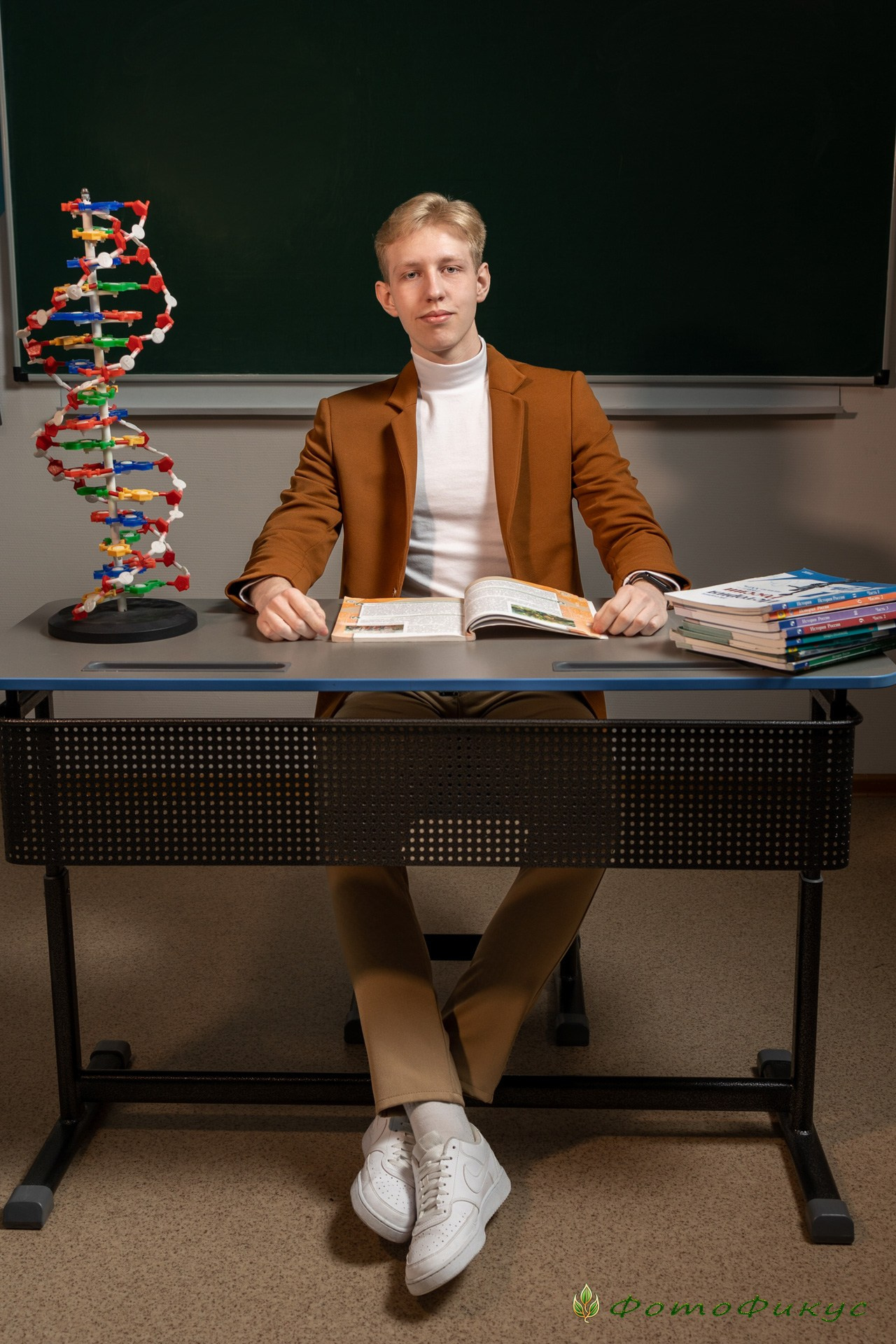 Старшеклассники. В школе, на улице. Фотографы Евгений и Екатерина. Фотофикус. Тюмень