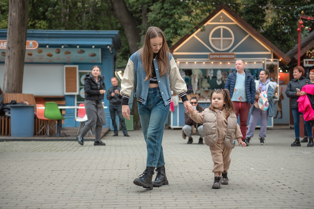 Парк Ривьера дефиле HAPPYkids. Семейный и коммерческий фотограф в Сочи Александр Бодунов