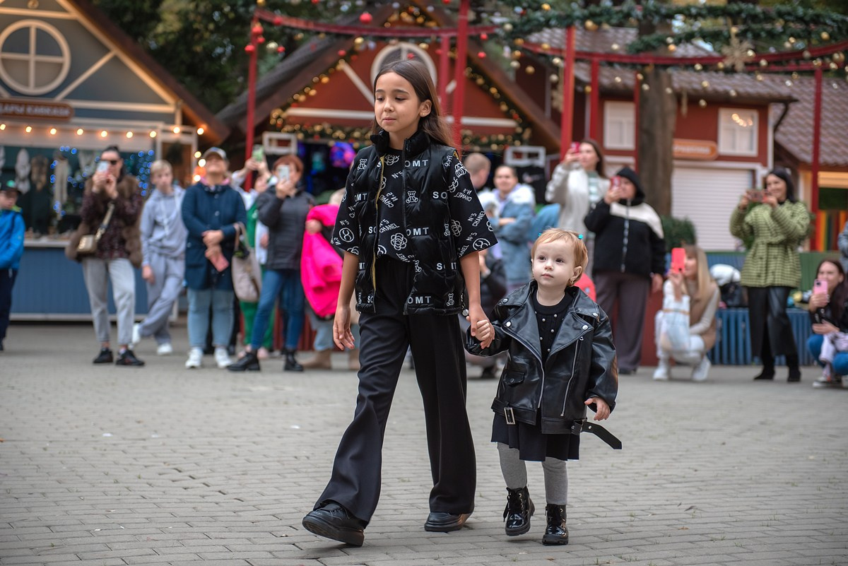 Парк Ривьера дефиле HAPPYkids. Семейный и коммерческий фотограф в Сочи Александр Бодунов