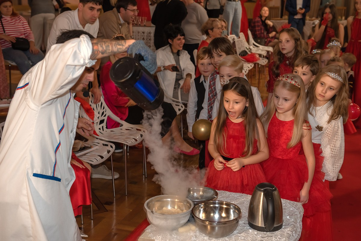 Выпускной в детской школе моделей HAPPYkids 2024. Семейный и коммерческий фотограф в Сочи Александр Бодунов